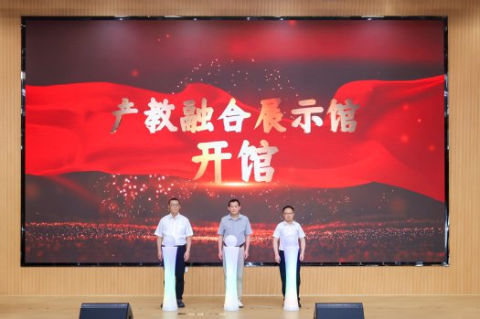 深化职业mtc满堂彩与AC米兰续约官