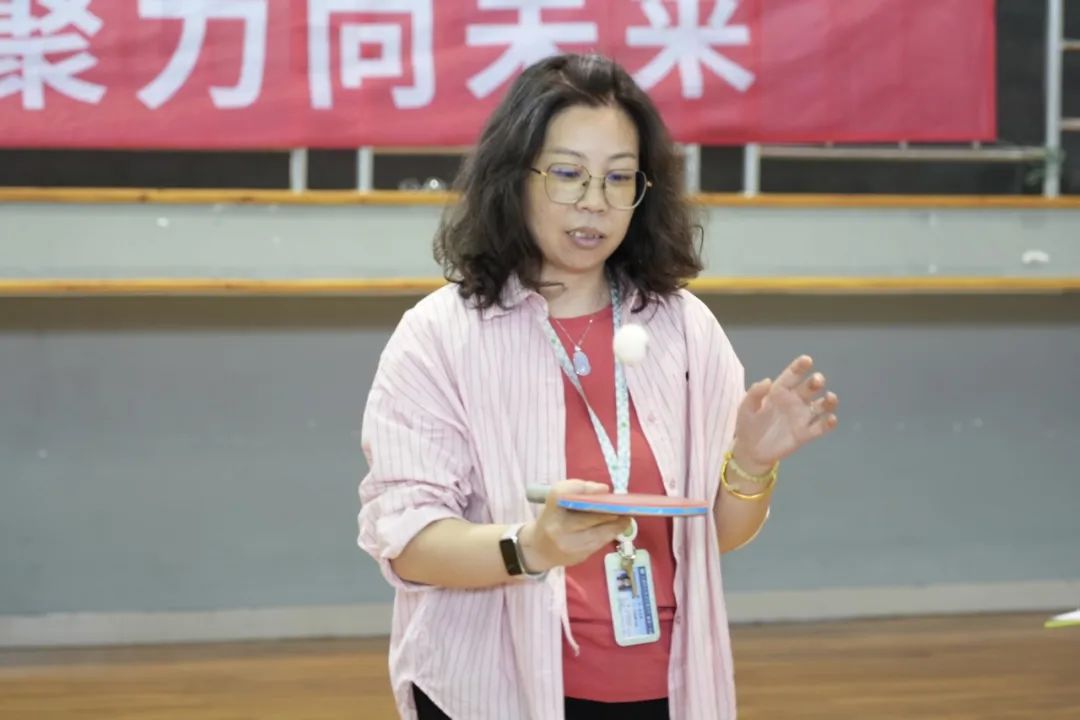 同时加强教职工之间的交流与融合